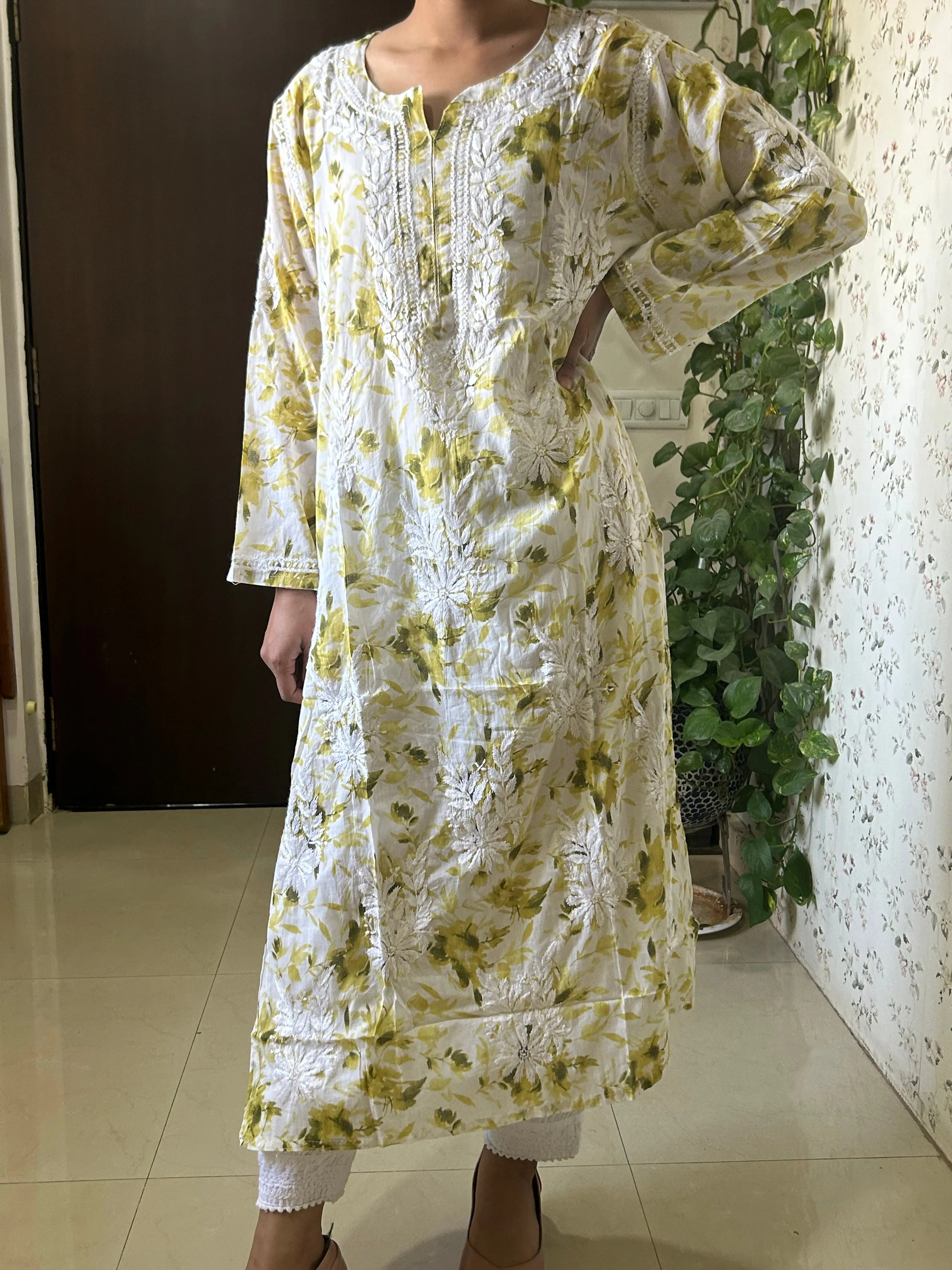 Gorgeous Green Mul mul cotton chikankari kurti