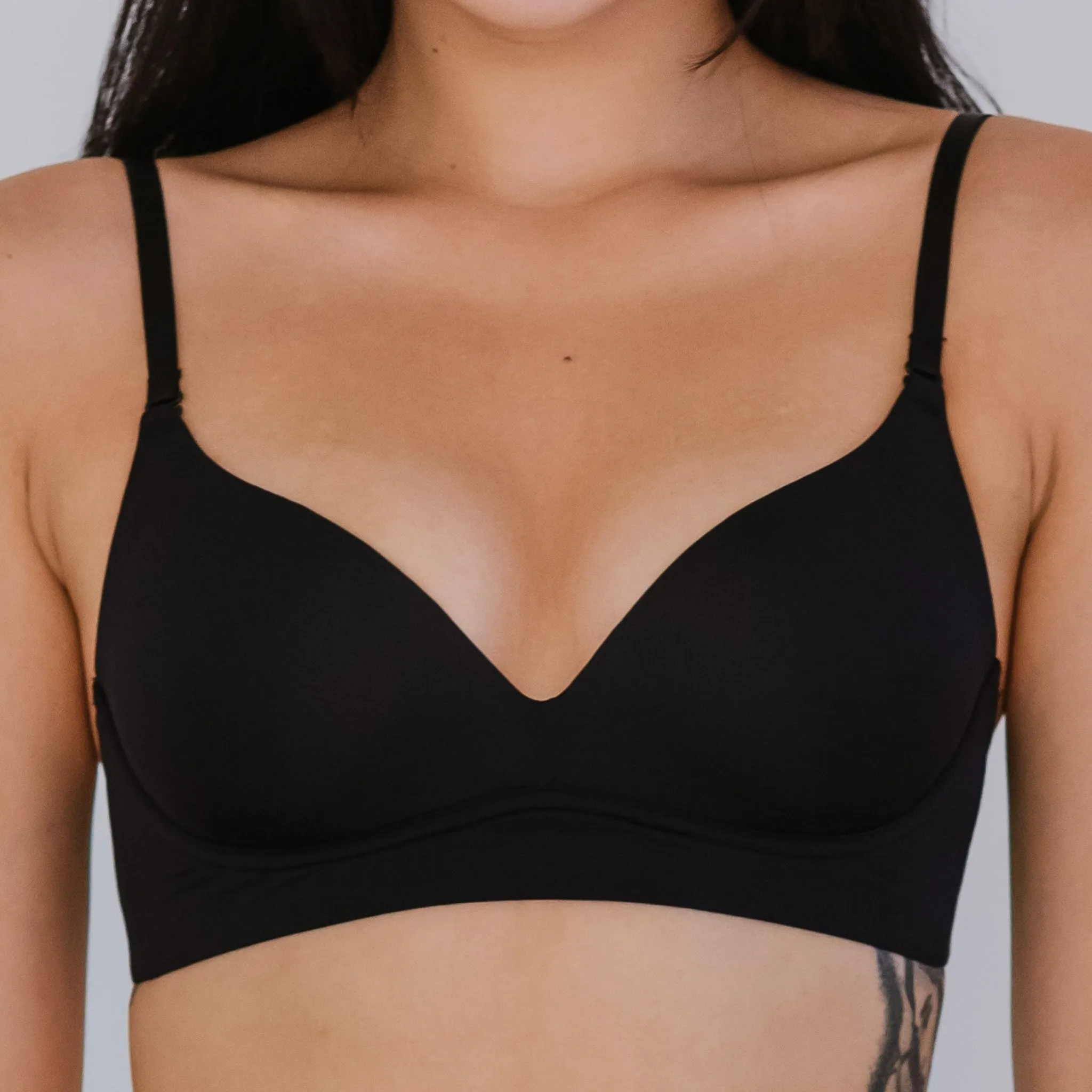 Timeless Essential! Plunge-Back Lightly-Lined Wireless T-Shirt Bra in Black