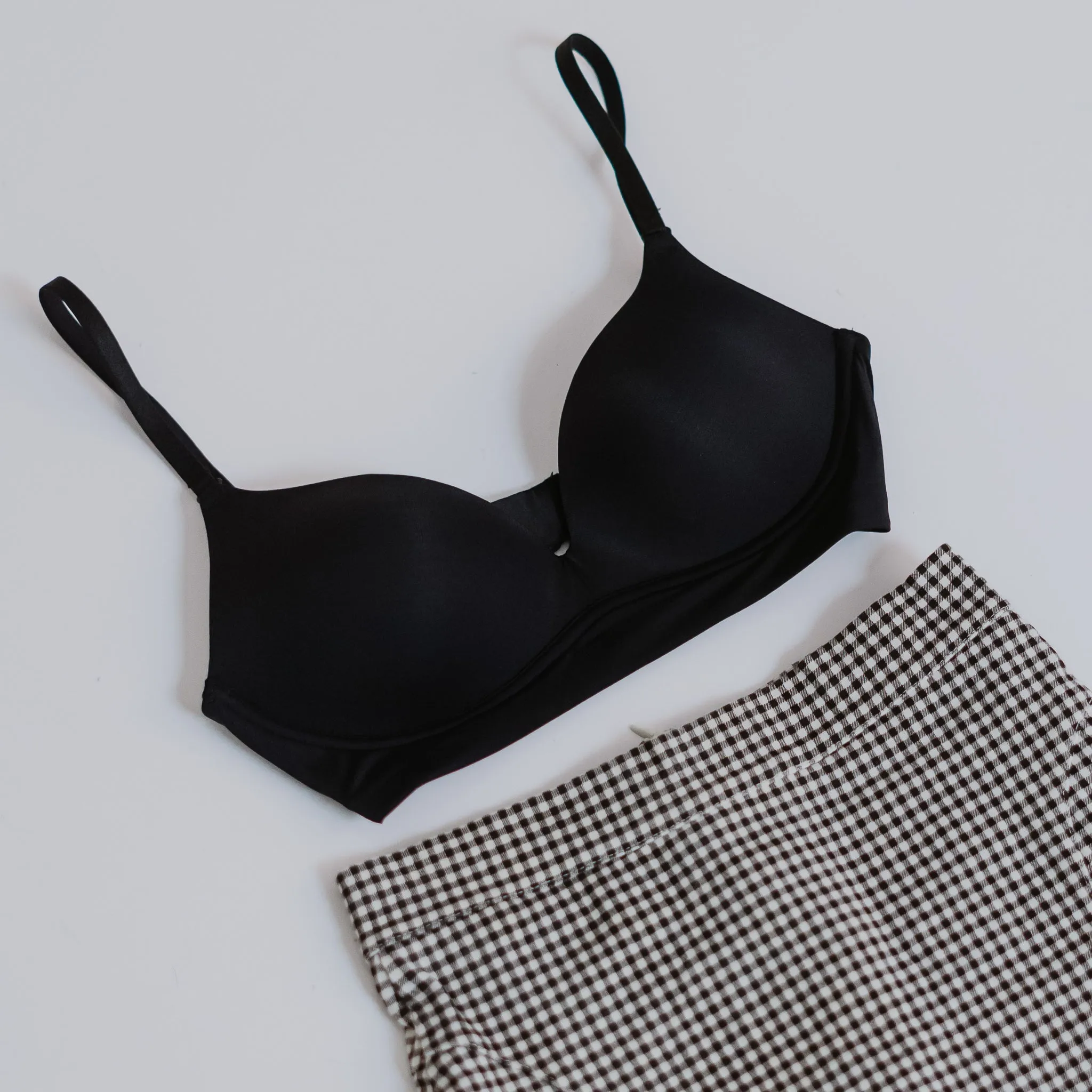 Timeless Essential! Plunge-Back Lightly-Lined Wireless T-Shirt Bra in Black