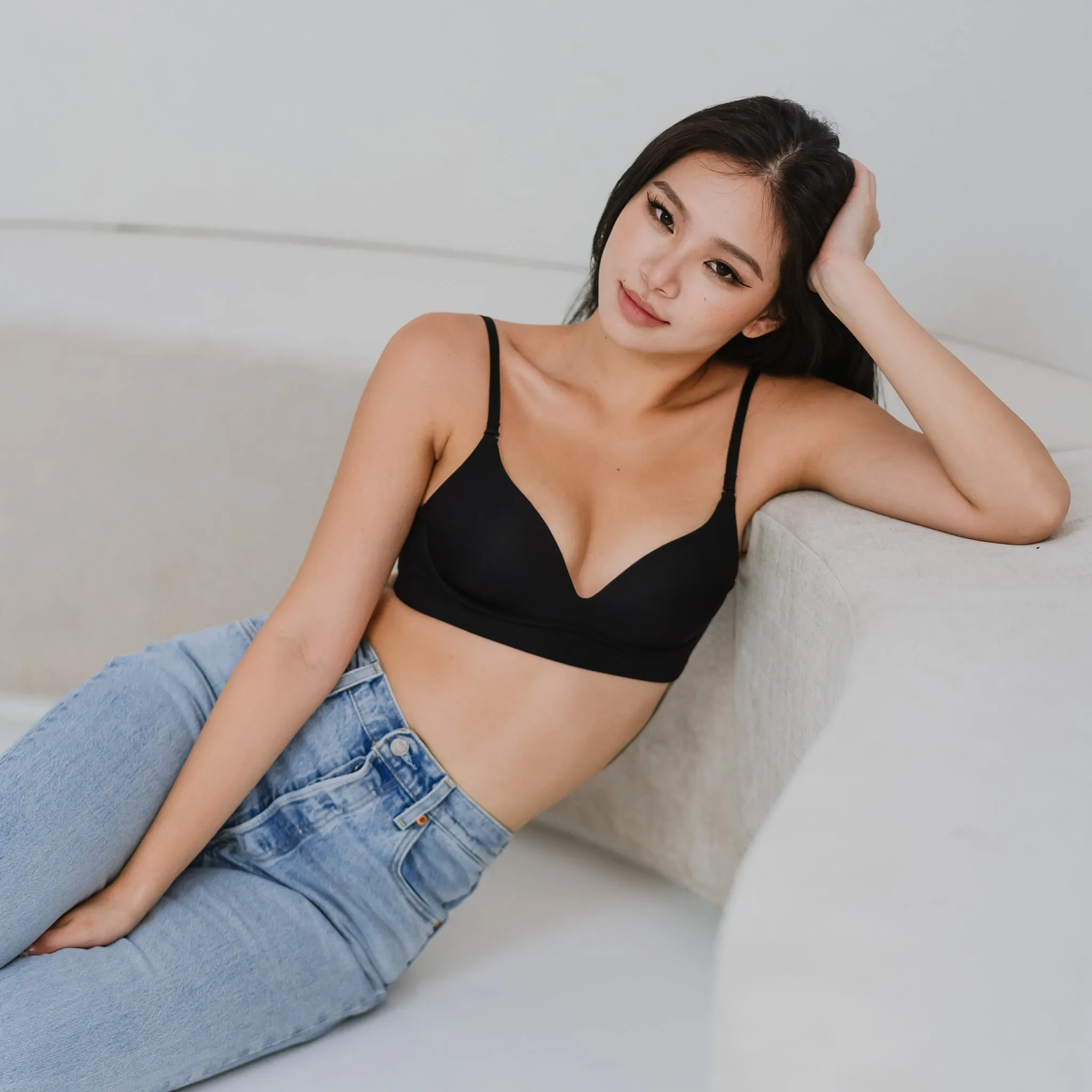 Timeless Essential! Plunge-Back Lightly-Lined Wireless T-Shirt Bra in Black